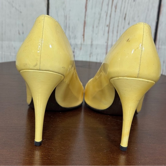 STUART WEITZMAN Yellow Patent Leather Peep-Toe 4” Heels Size 8 GUC - Picture 12 of 16
